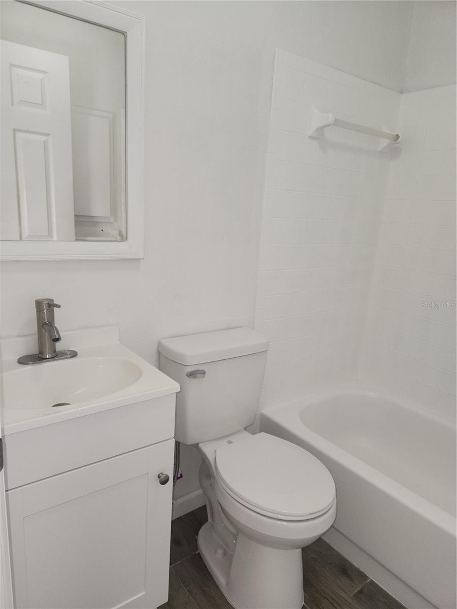 Image 10 of 18 For 1140 Queen Road