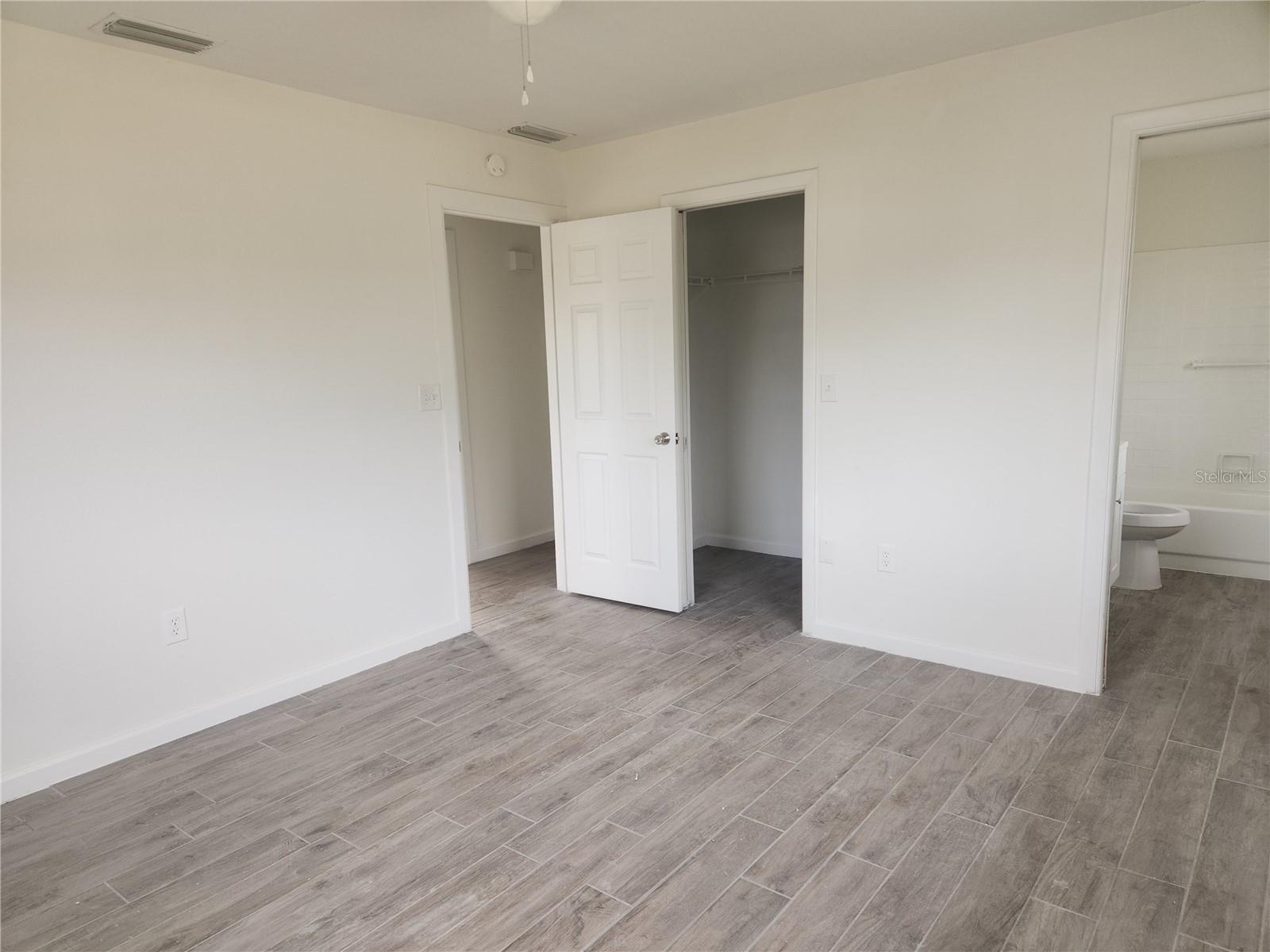 Image 14 of 18 For 1140 Queen Road