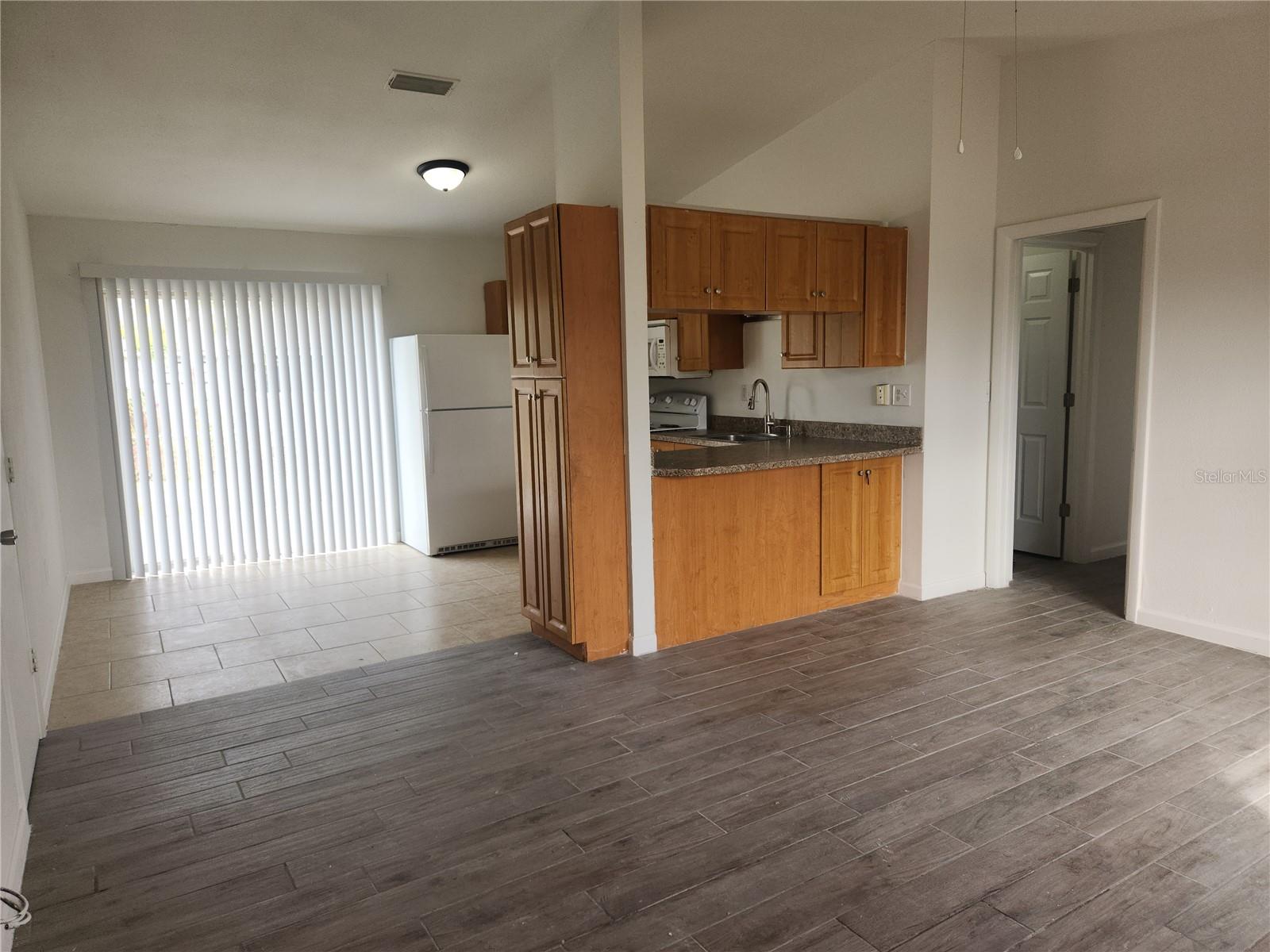 Image 4 of 18 For 1140 Queen Road