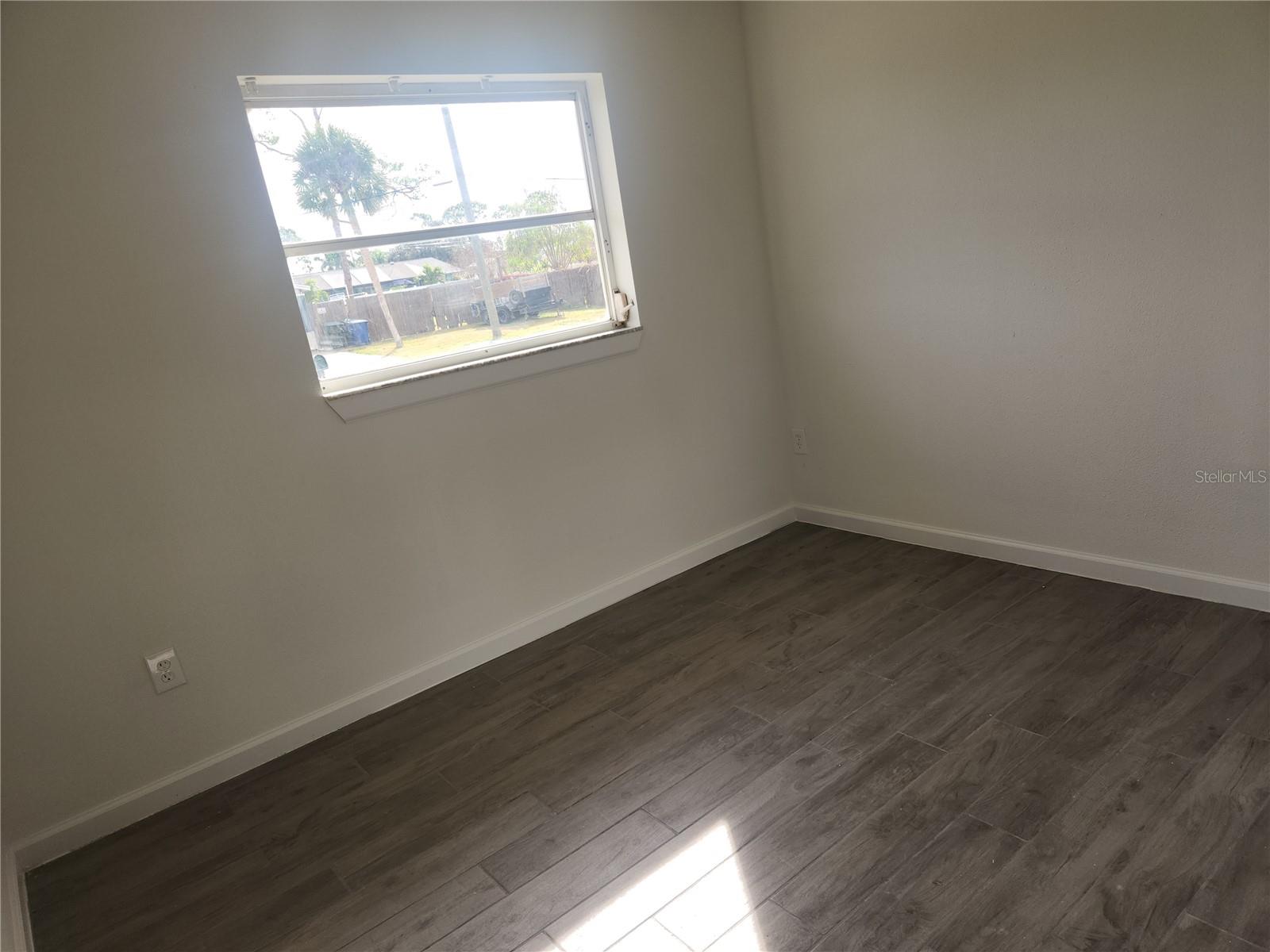 Image 8 of 18 For 1140 Queen Road