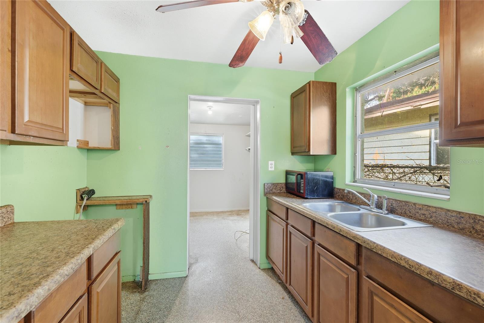 Image 7 of 20 For 2175 Leon Avenue