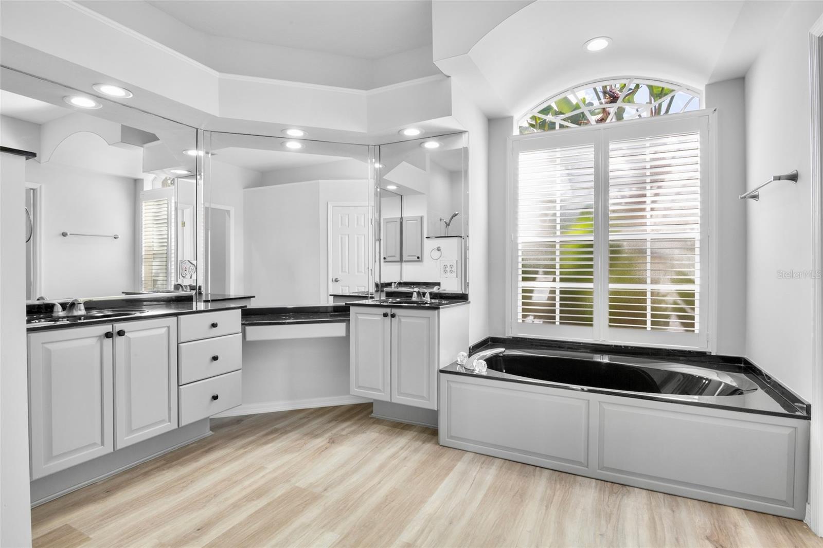 Image 27 of 49 For 4845 Hanging Moss Lane