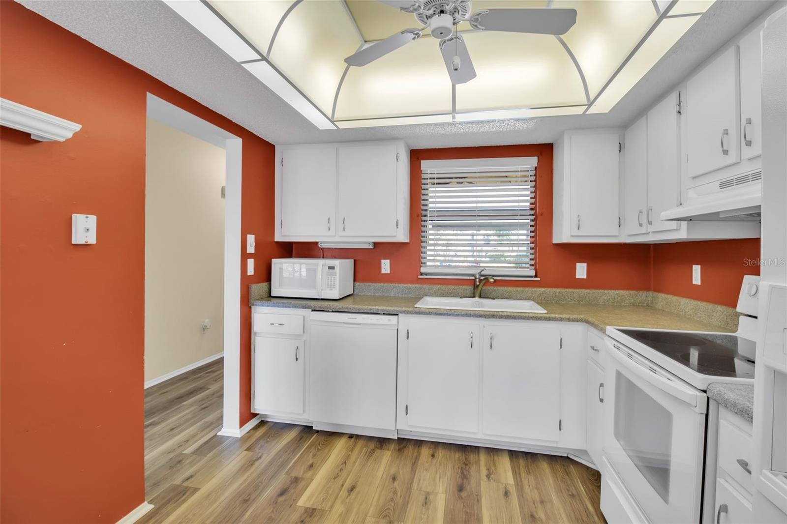 Image 12 of 95 For 1728 Lakeside Drive 1720-b