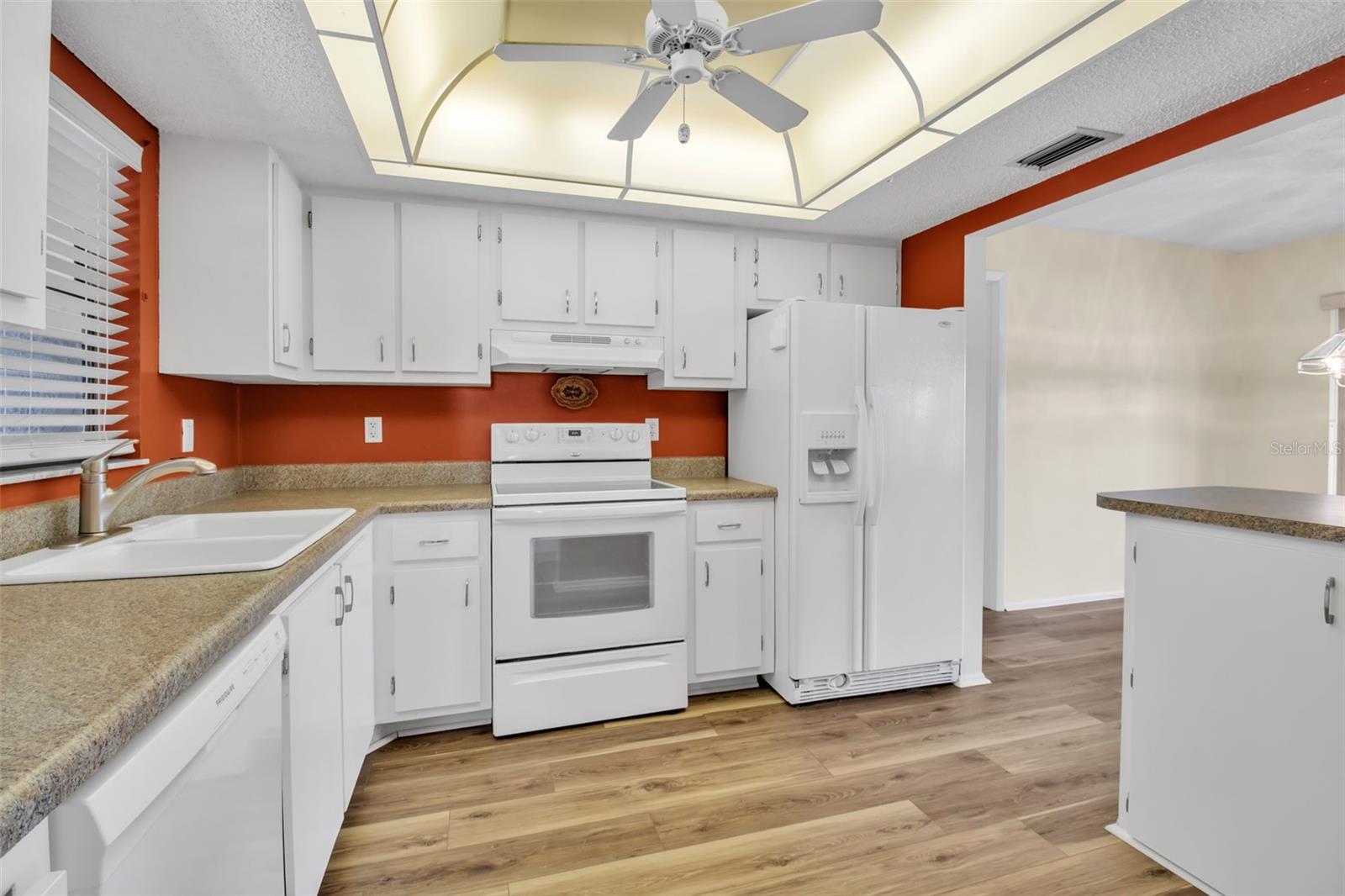 Image 14 of 95 For 1728 Lakeside Drive 1720-b