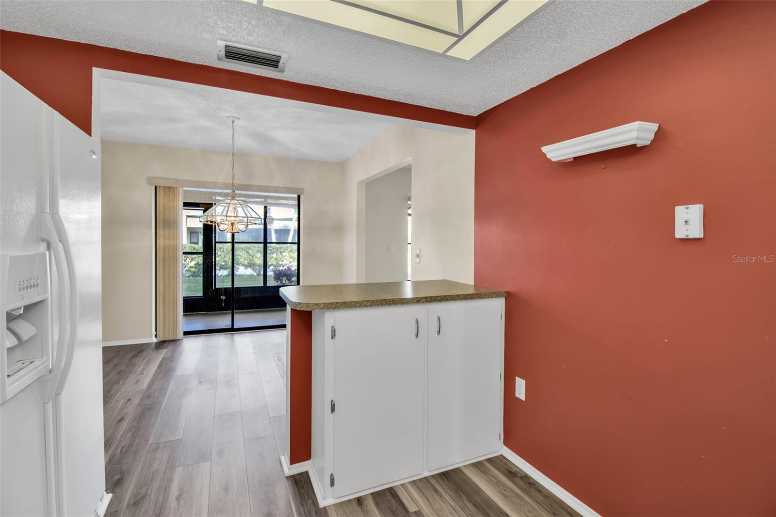 Image 15 of 95 For 1728 Lakeside Drive 1720-b