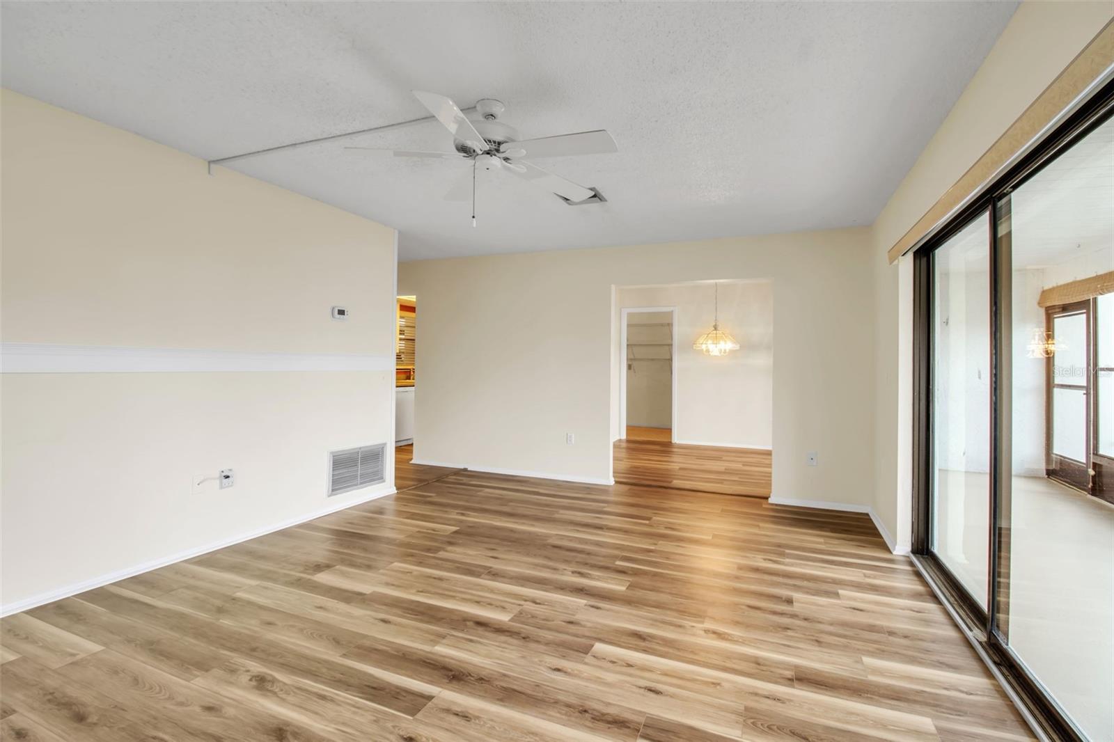 Image 20 of 95 For 1728 Lakeside Drive 1720-b