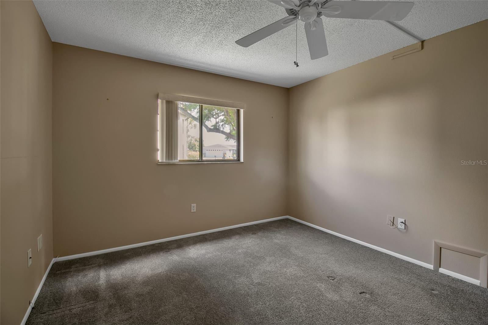 Image 22 of 95 For 1728 Lakeside Drive 1720-b