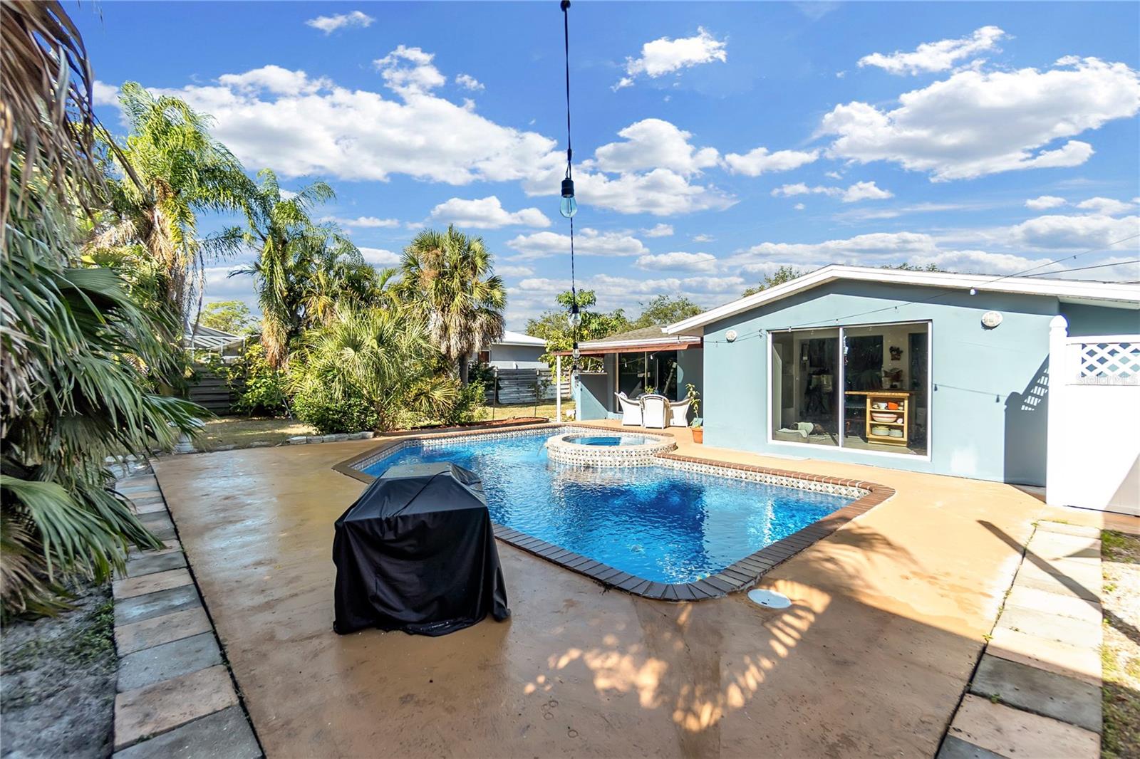 Image 5 of 38 For 2332 Pinehurst Street