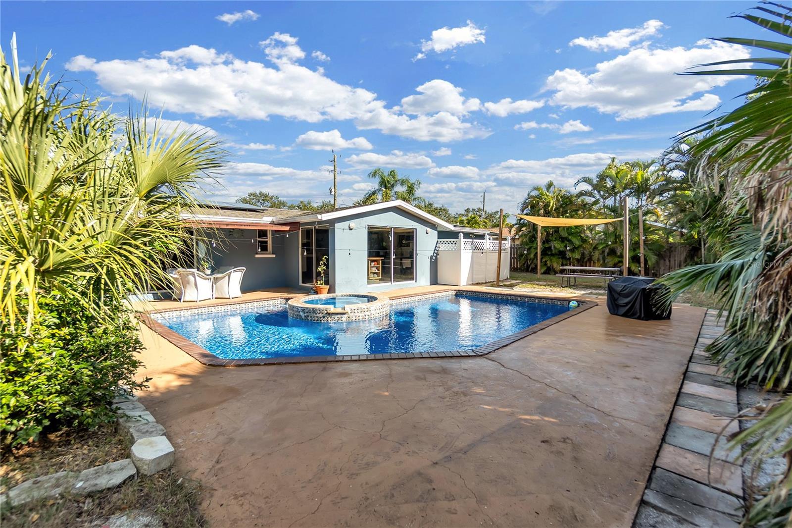 Image 6 of 38 For 2332 Pinehurst Street