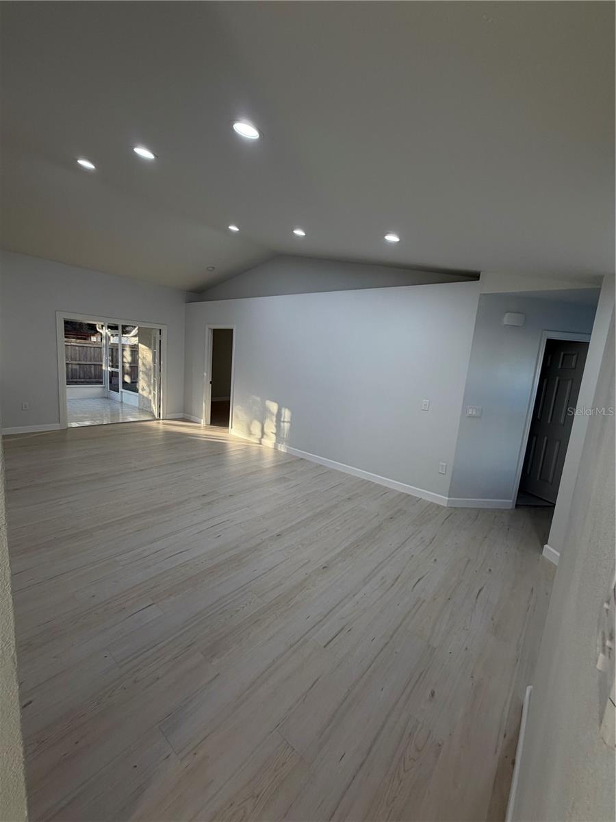 Image 13 of 77 For 6928 43rd Court E