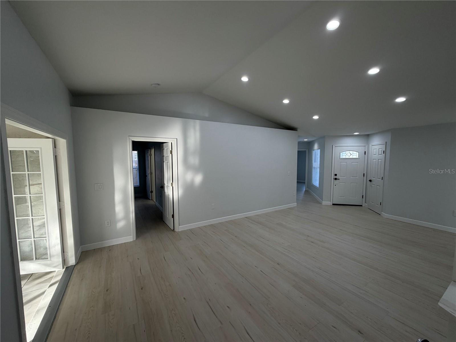 Image 14 of 77 For 6928 43rd Court E