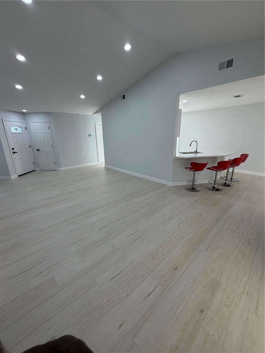 Image 17 of 77 For 6928 43rd Court E