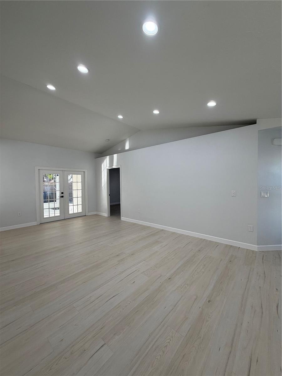 Image 18 of 77 For 6928 43rd Court E