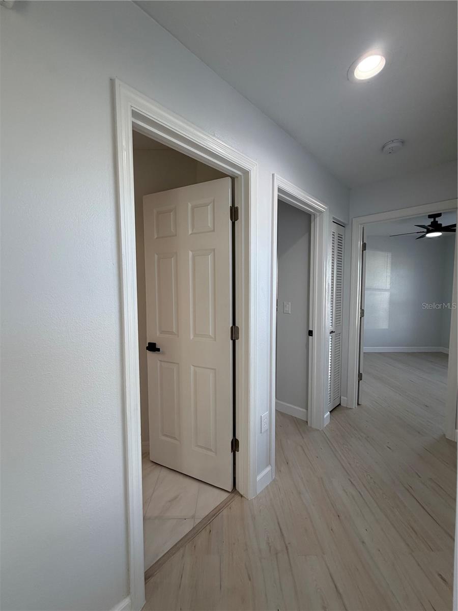 Image 21 of 77 For 6928 43rd Court E