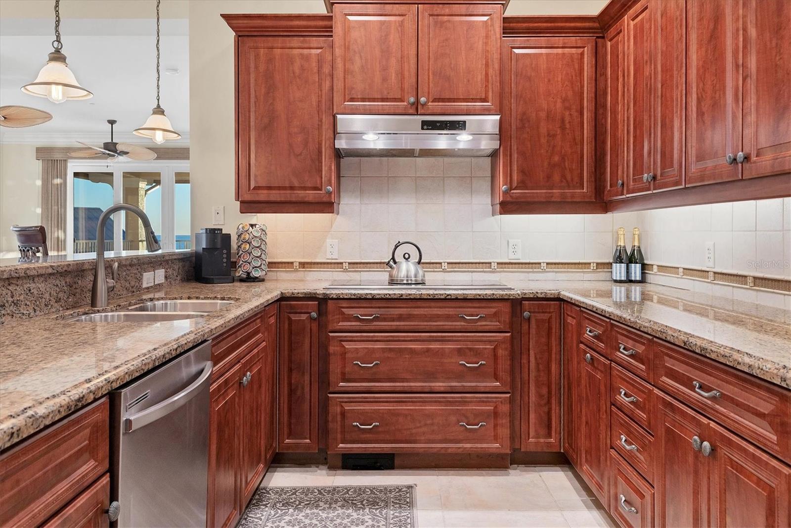 Image 16 of 49 For 6424 Gulf Drive 7