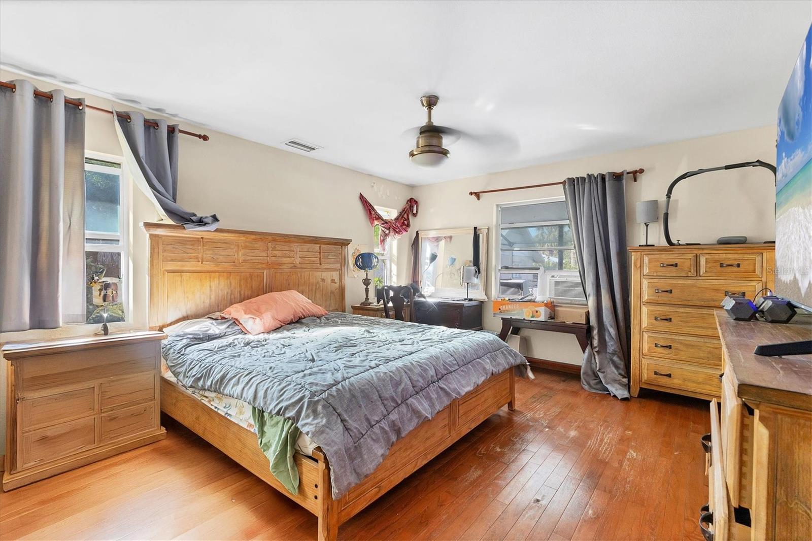 Image 18 of 32 For 1819 Mova Street