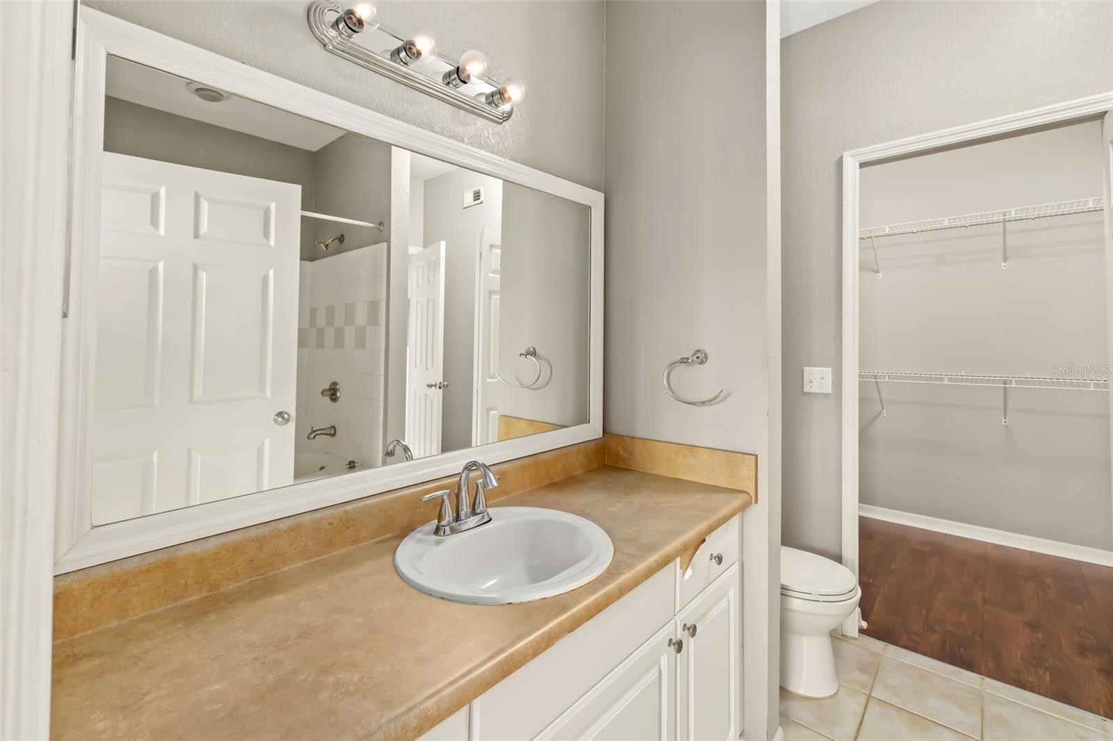 Image 14 of 65 For 5501 Rosehill Road 103