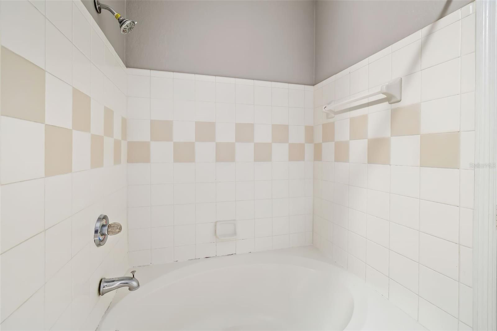 Image 15 of 65 For 5501 Rosehill Road 103