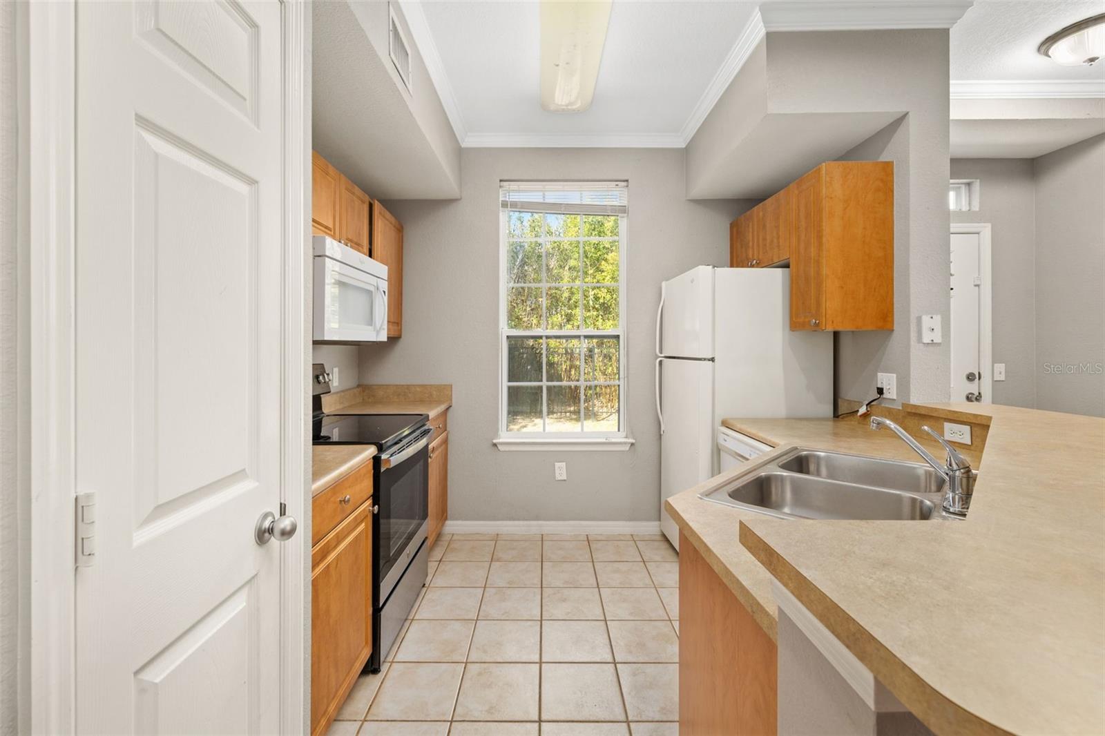 Image 8 of 65 For 5501 Rosehill Road 103