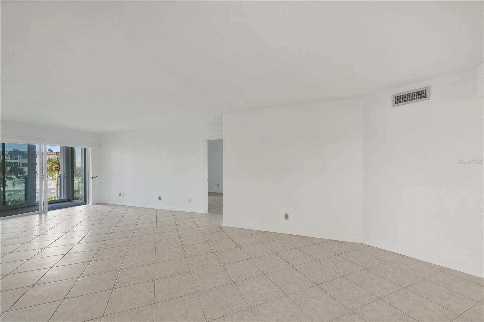 Image 13 of 50 For 2110 Benjamin Franklin Drive 303