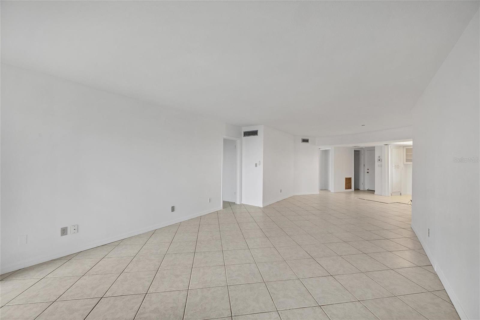 Image 17 of 50 For 2110 Benjamin Franklin Drive 303