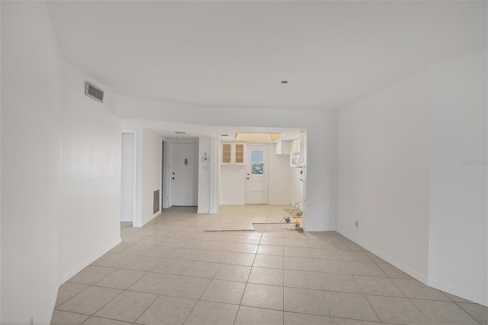 Image 19 of 50 For 2110 Benjamin Franklin Drive 303