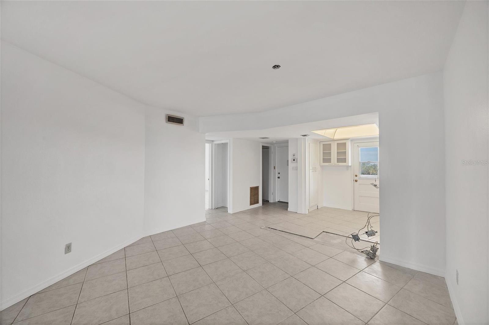 Image 20 of 50 For 2110 Benjamin Franklin Drive 303