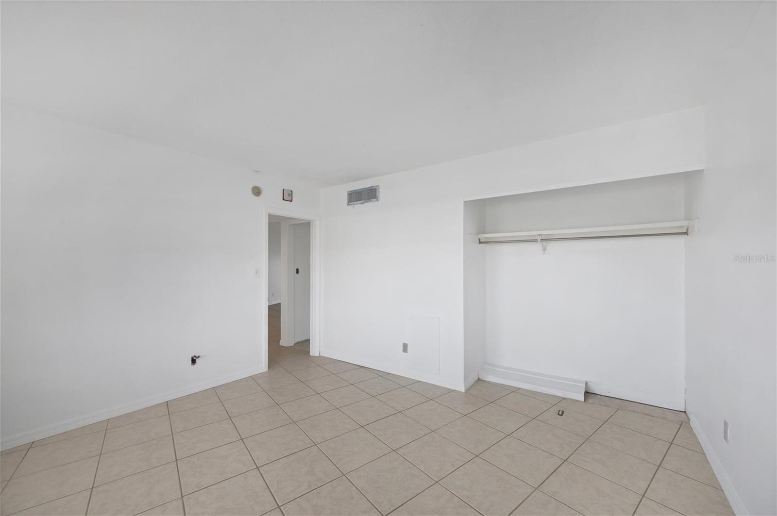 Image 25 of 50 For 2110 Benjamin Franklin Drive 303