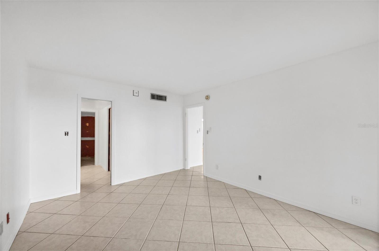 Image 31 of 50 For 2110 Benjamin Franklin Drive 303