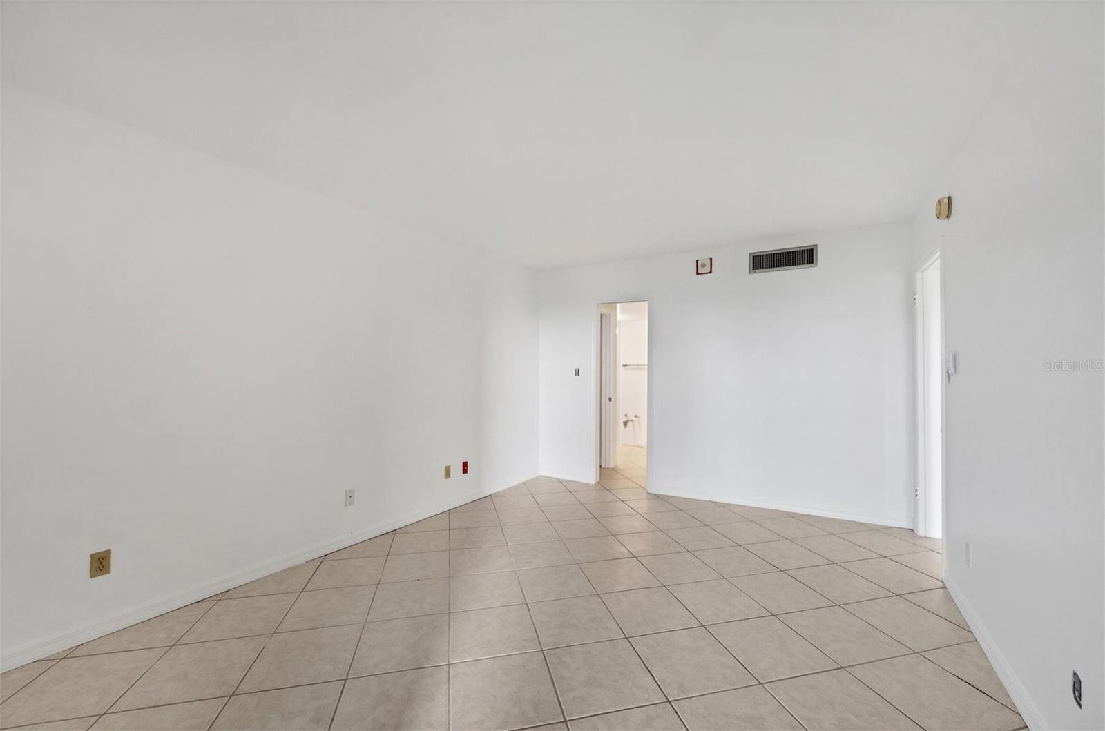 Image 32 of 50 For 2110 Benjamin Franklin Drive 303