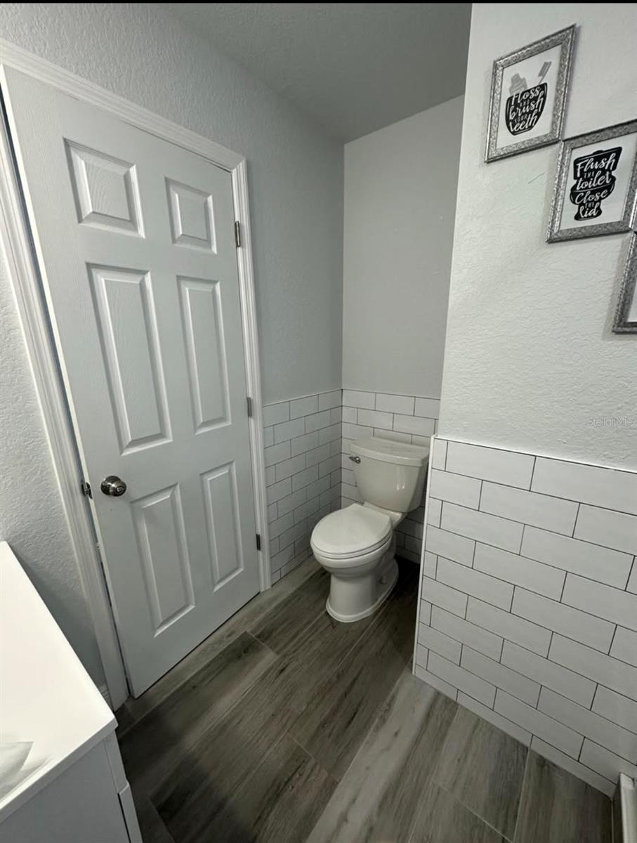 Image 12 of 17 For 14506 Tamiami Trail D