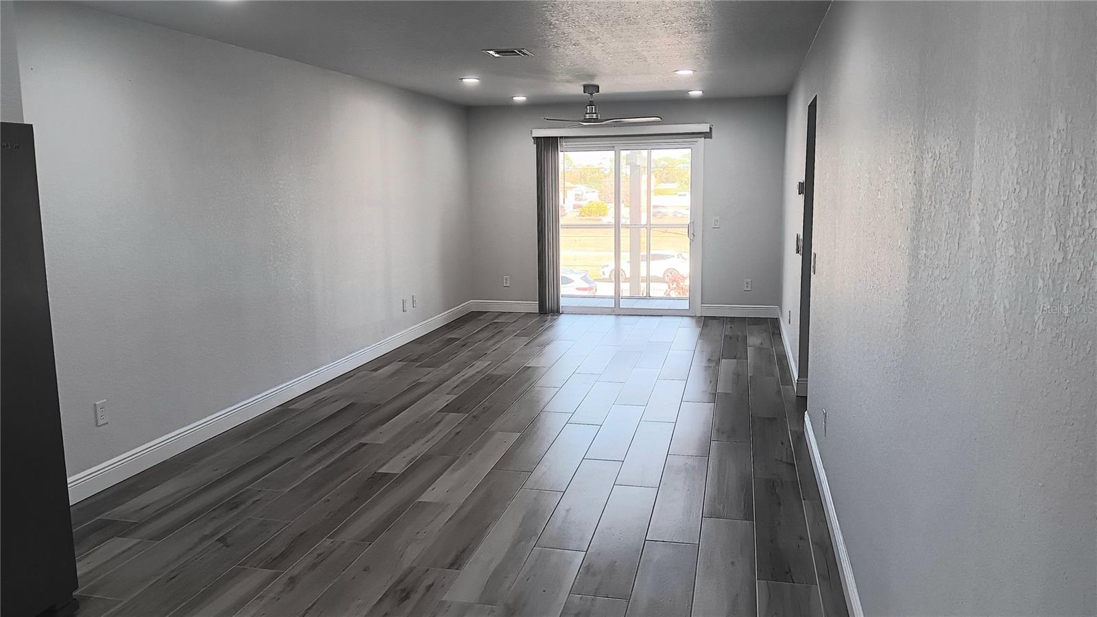 Image 4 of 17 For 14506 Tamiami Trail D