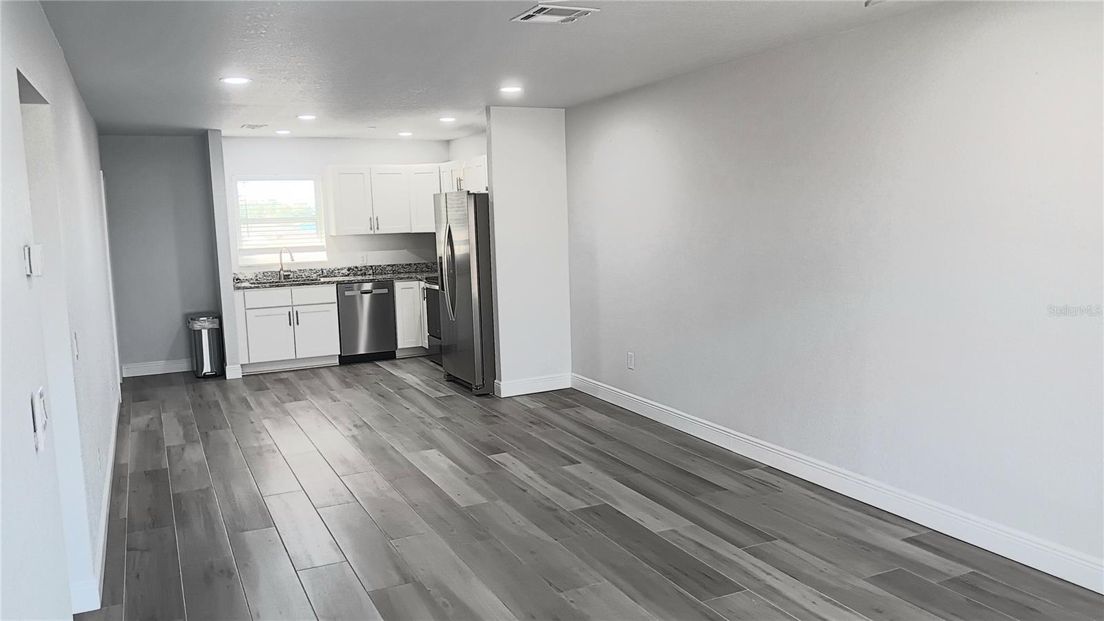 Image 6 of 17 For 14506 Tamiami Trail D