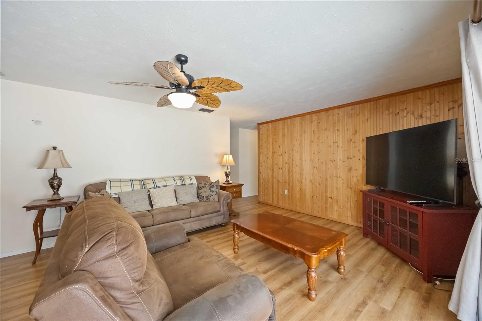 Image 11 of 33 For 5753 33rd Street E