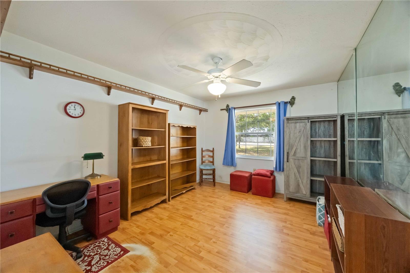 Image 19 of 33 For 5753 33rd Street E