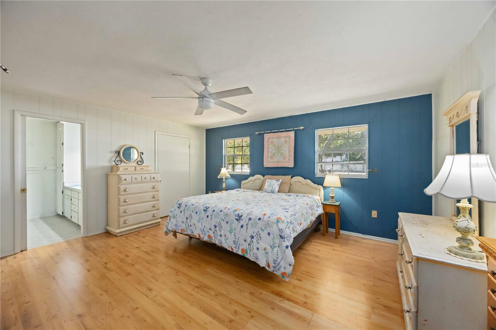 Image 20 of 33 For 5753 33rd Street E