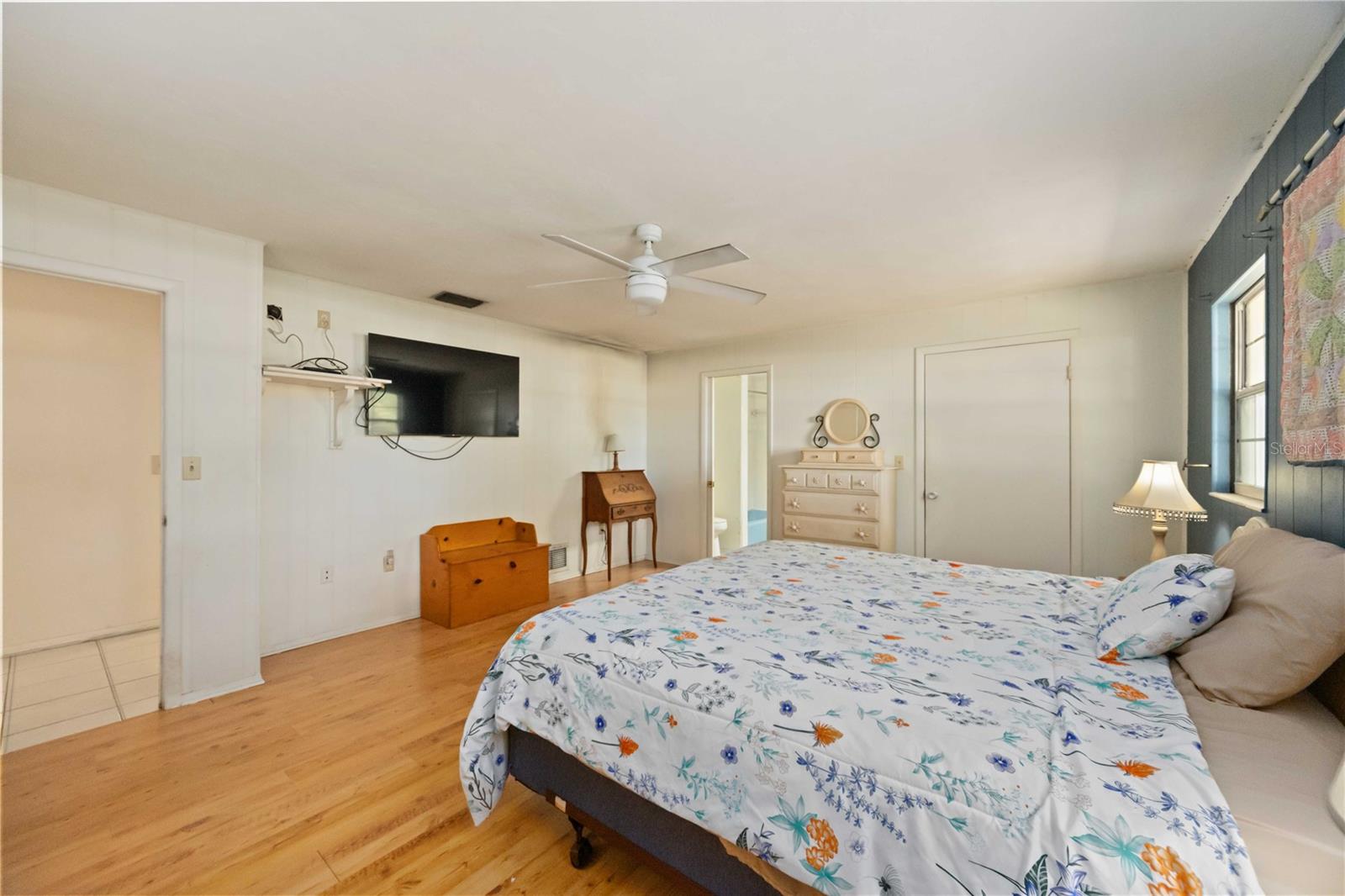 Image 21 of 33 For 5753 33rd Street E