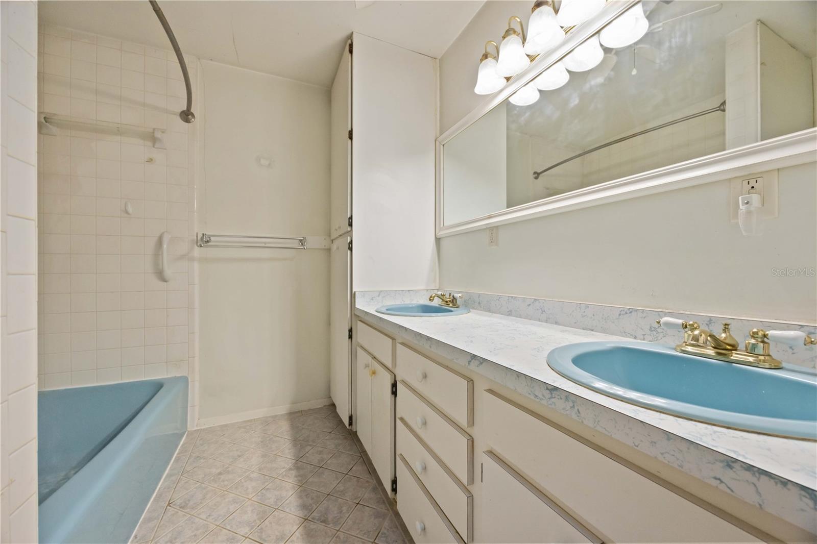 Image 22 of 33 For 5753 33rd Street E