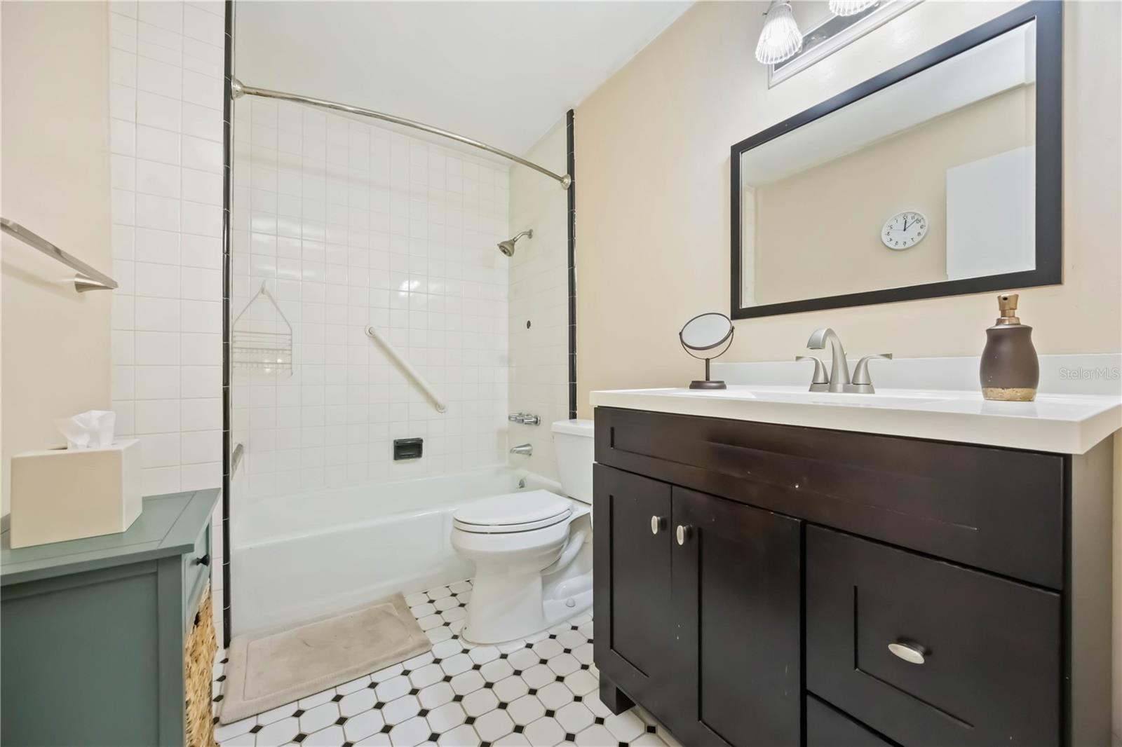 Image 24 of 33 For 5753 33rd Street E