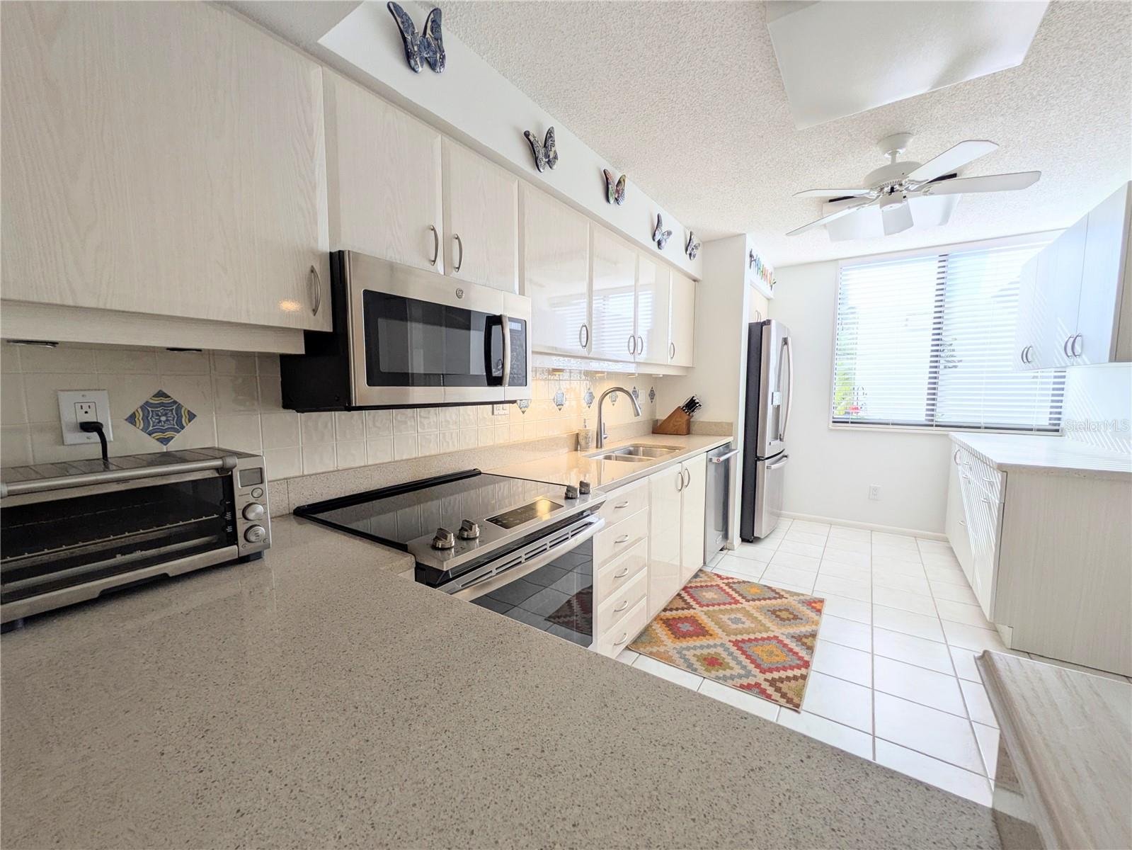 Image 12 of 35 For 747 Bayport Way