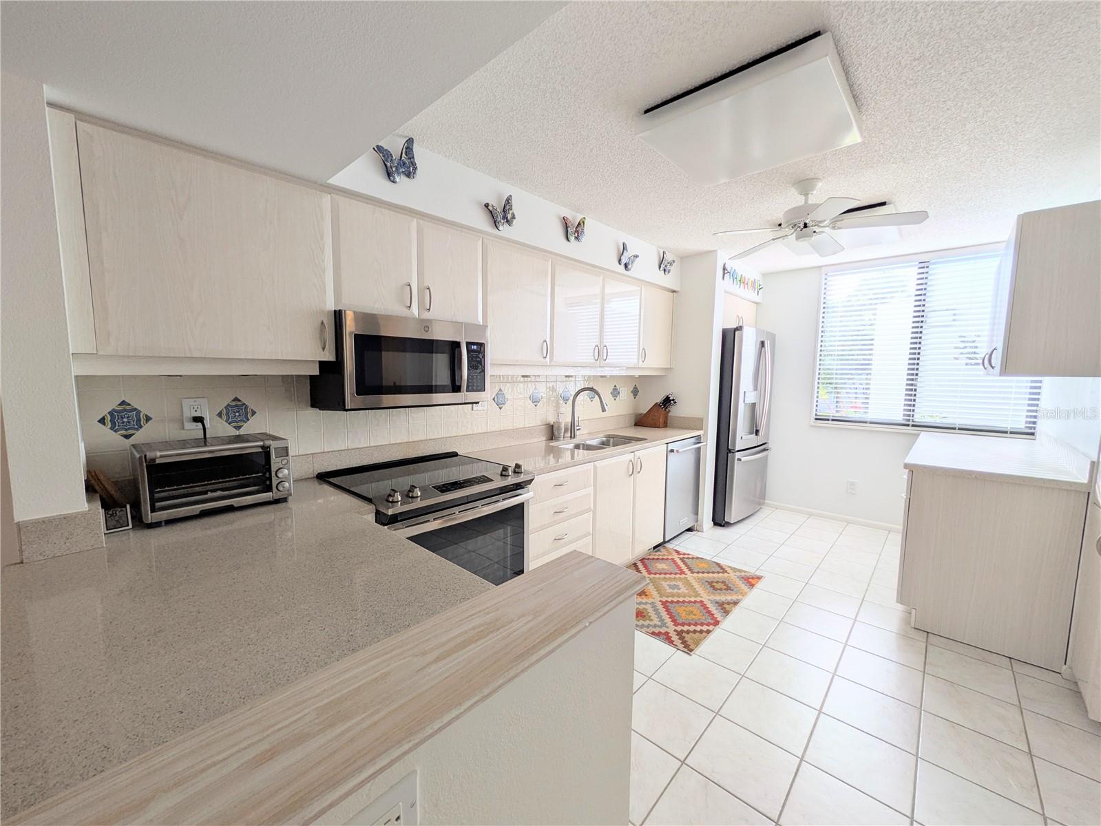 Image 13 of 35 For 747 Bayport Way