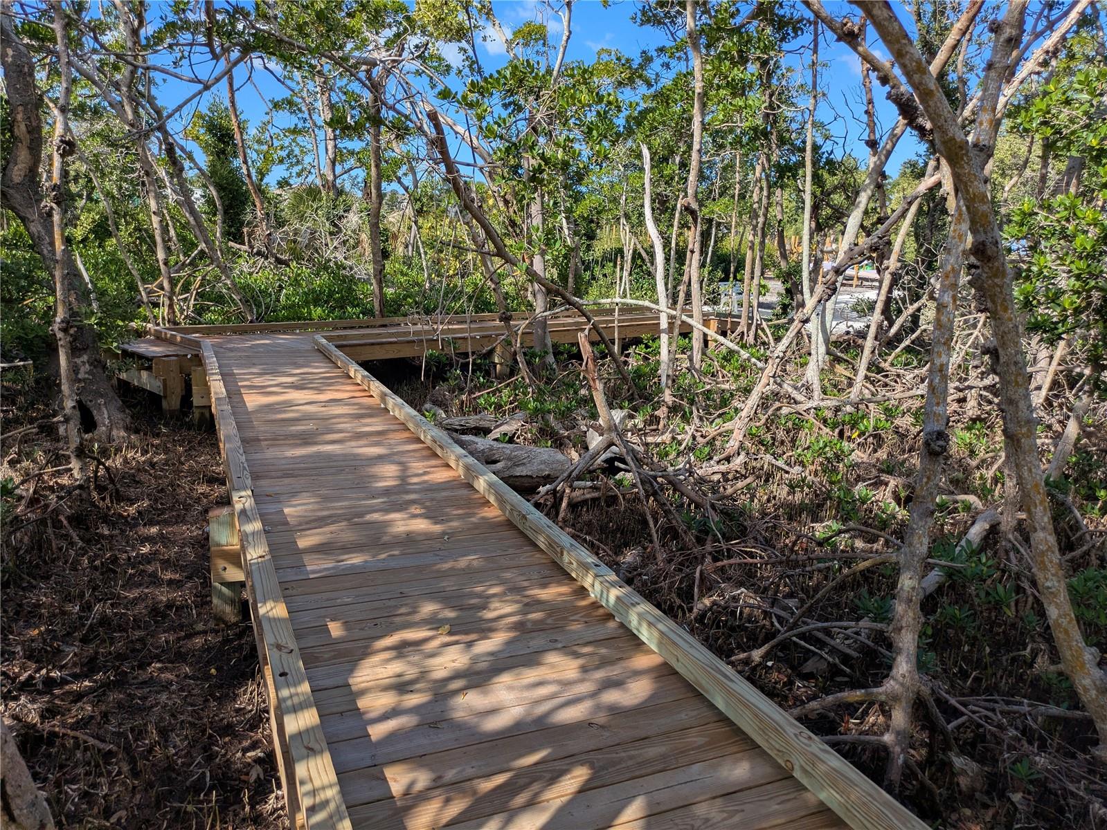 Image 27 of 35 For 747 Bayport Way