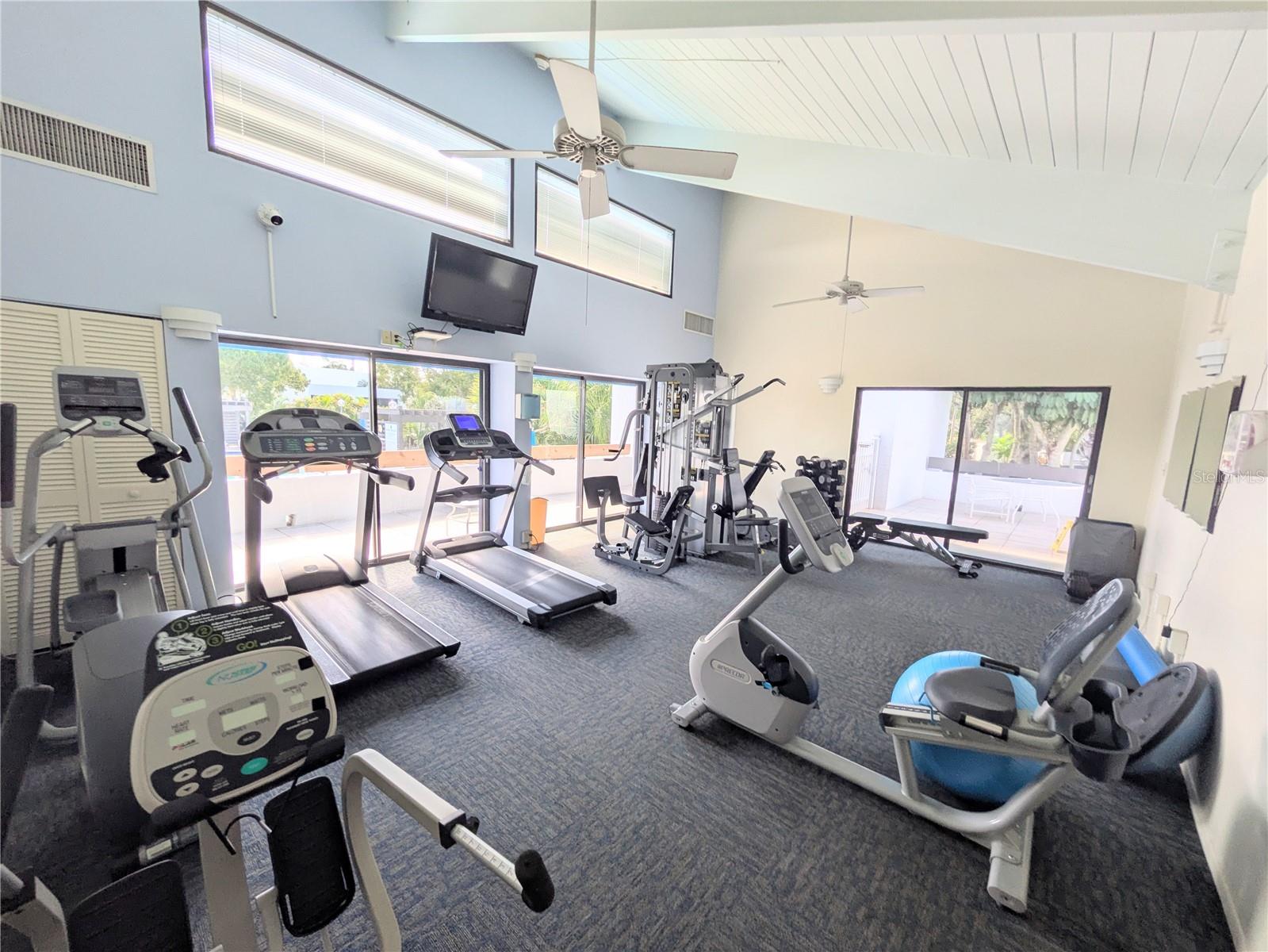 Image 29 of 35 For 747 Bayport Way