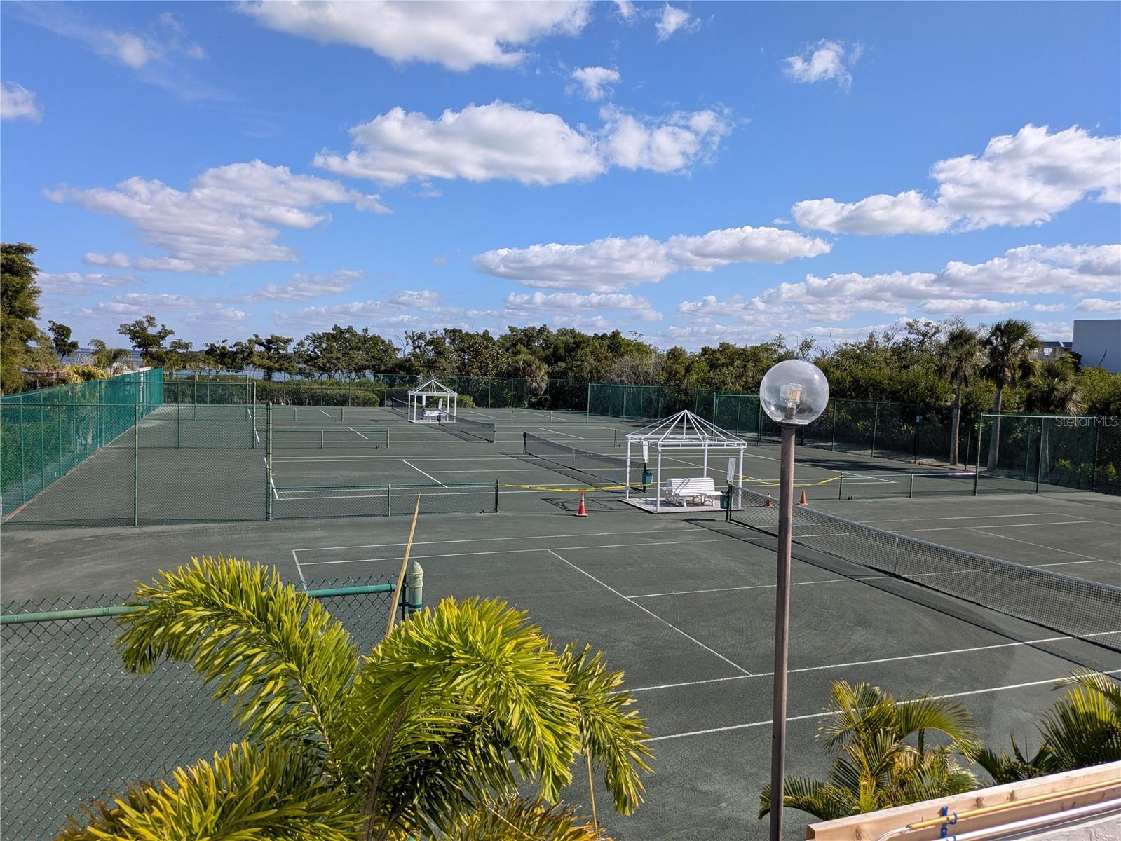 Image 31 of 35 For 747 Bayport Way