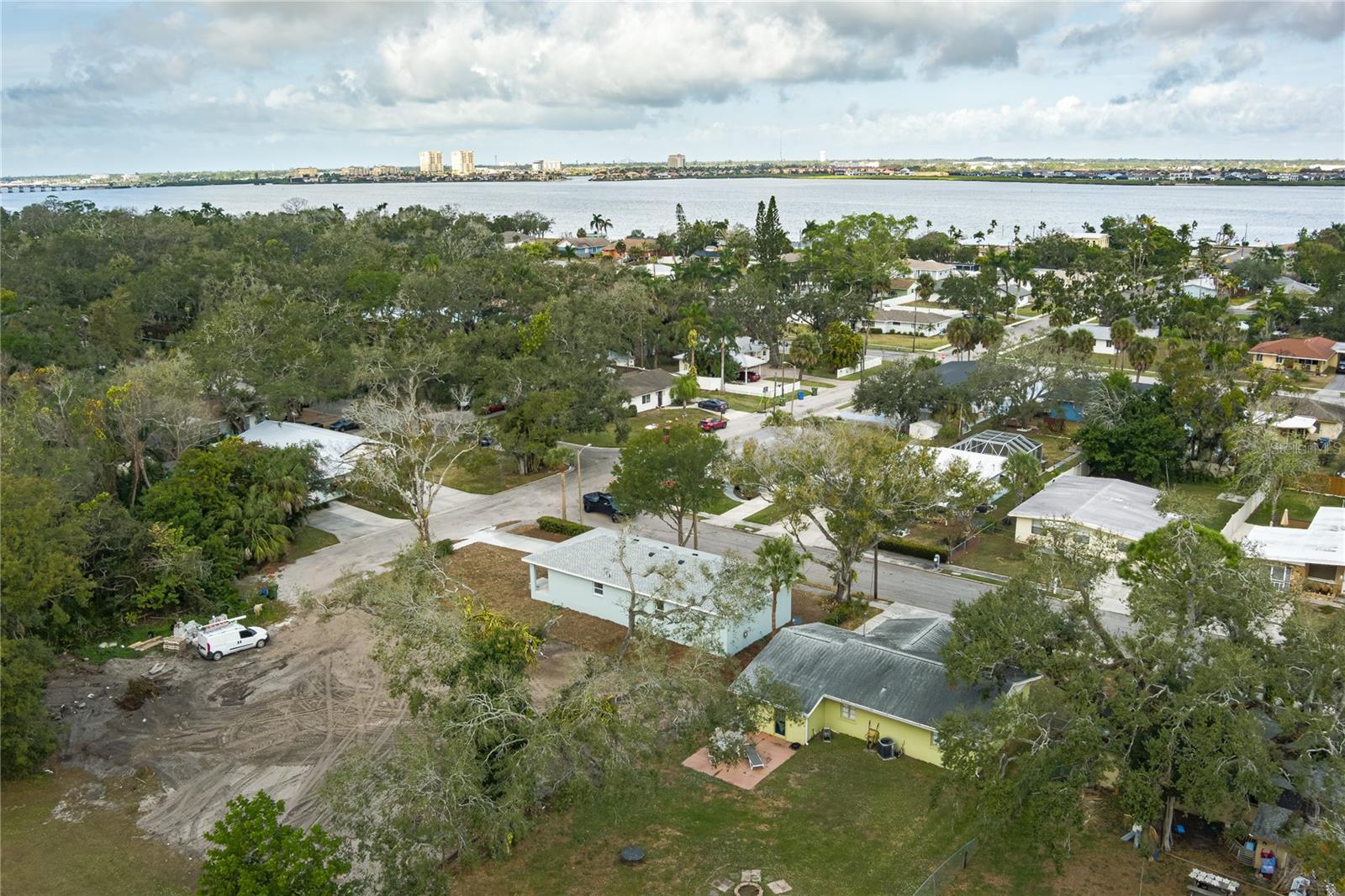 Image 27 of 30 For 305 19th Street East