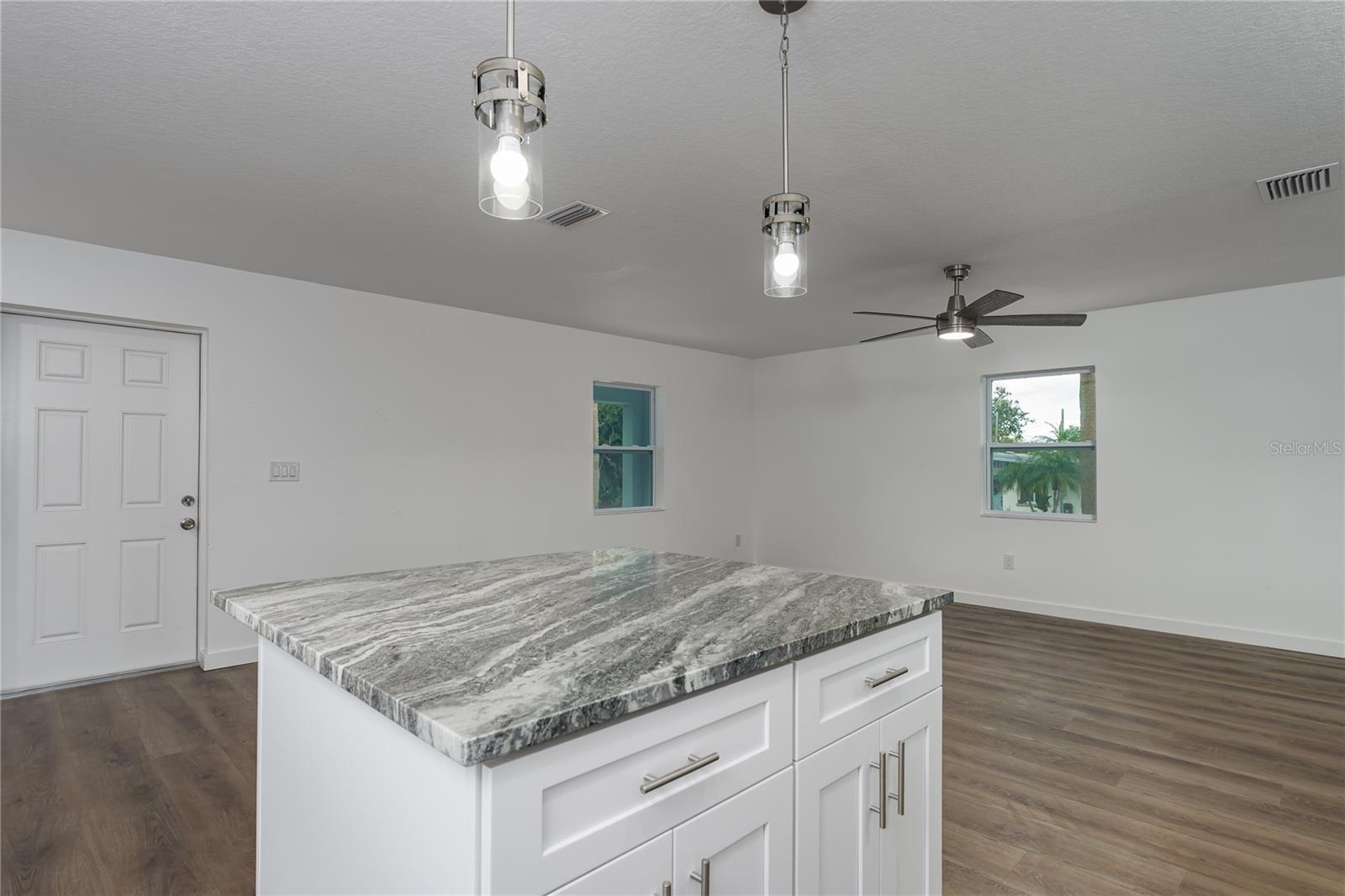 Image 7 of 30 For 305 19th Street East