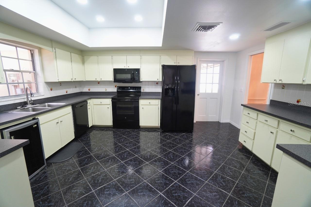 Image 10 of 51 For 16 Golf View Drive