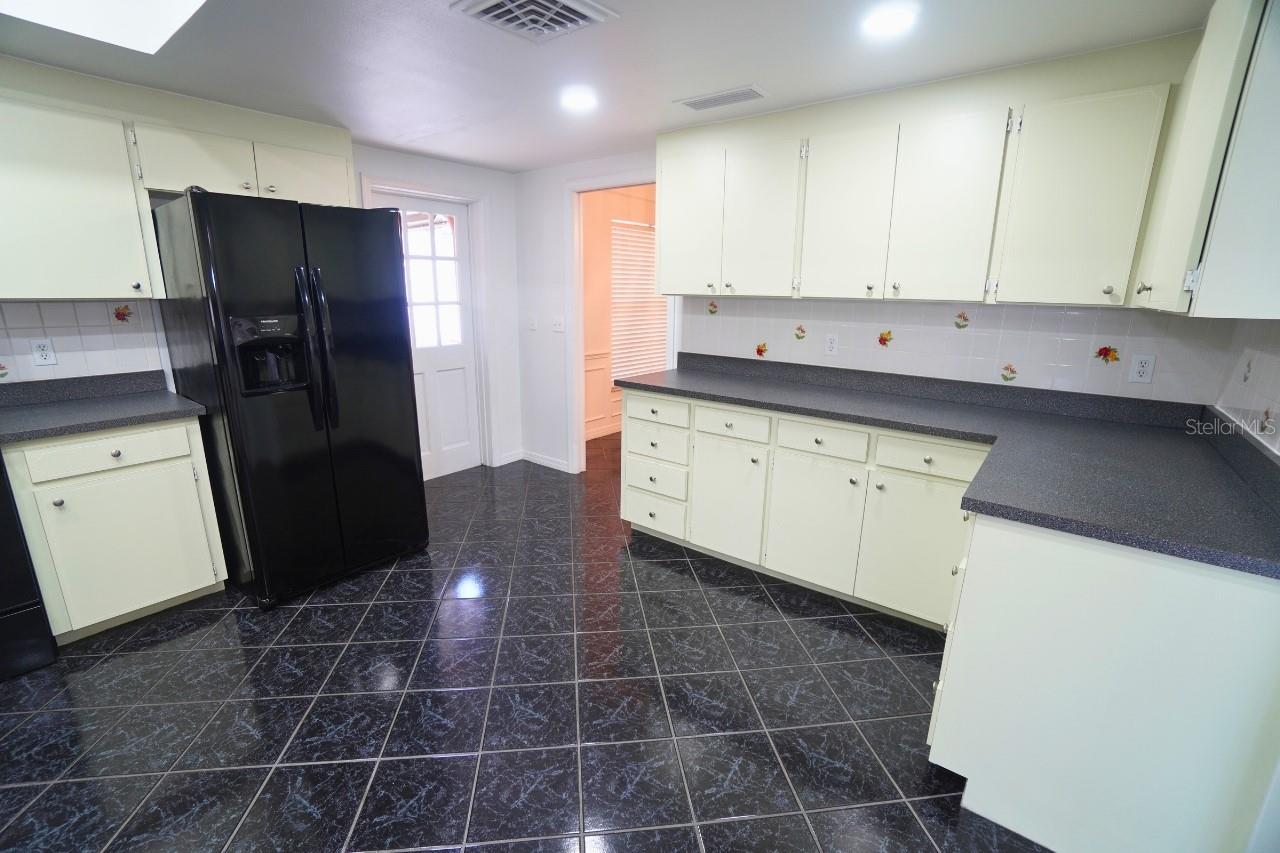 Image 12 of 51 For 16 Golf View Drive