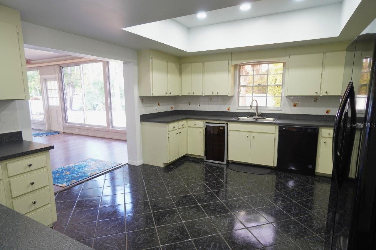 Image 13 of 51 For 16 Golf View Drive