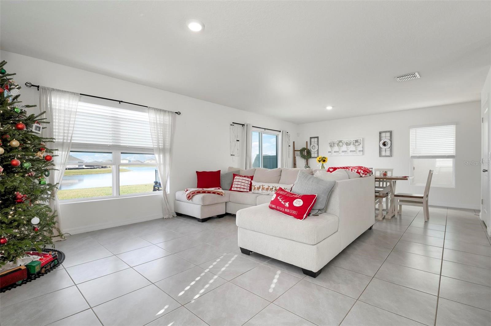 Image 4 of 46 For 10215 Charlotte Drive